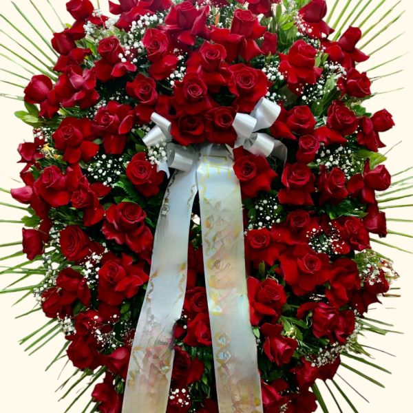 Corona de rosas rojas