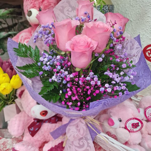 Ramo de rosas rosas Badalona DULZURA con paniculata de color – Envío gratuito en Badalona, Sant Adrià y Santa Coloma