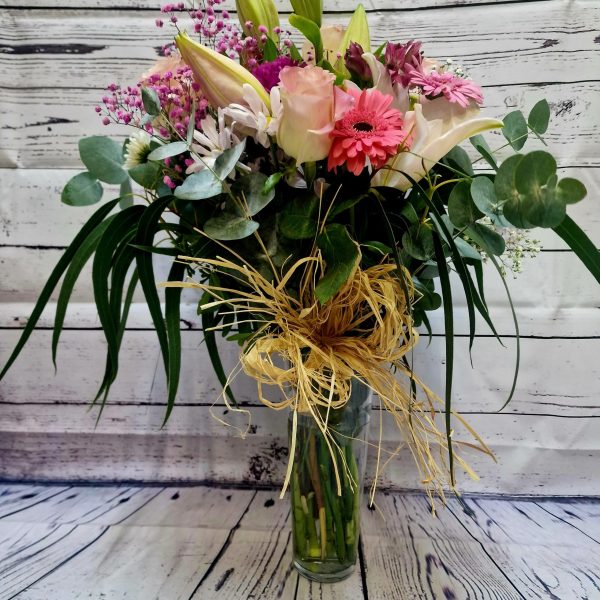 Ramo de flores rosas Badalona MARTINA con gerberas, lilium y rosas frescas – Envío gratuito en Badalona, Sant Adrià y Santa Coloma