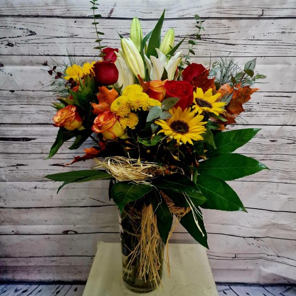 Ramo de flores Tatiana con lilium, rosas de colores y girasoles frescos, con envío gratis en Badalona, Sant Adrià y Santa Coloma